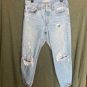 Levi Destressed Wedgie Straight Leg Jeans